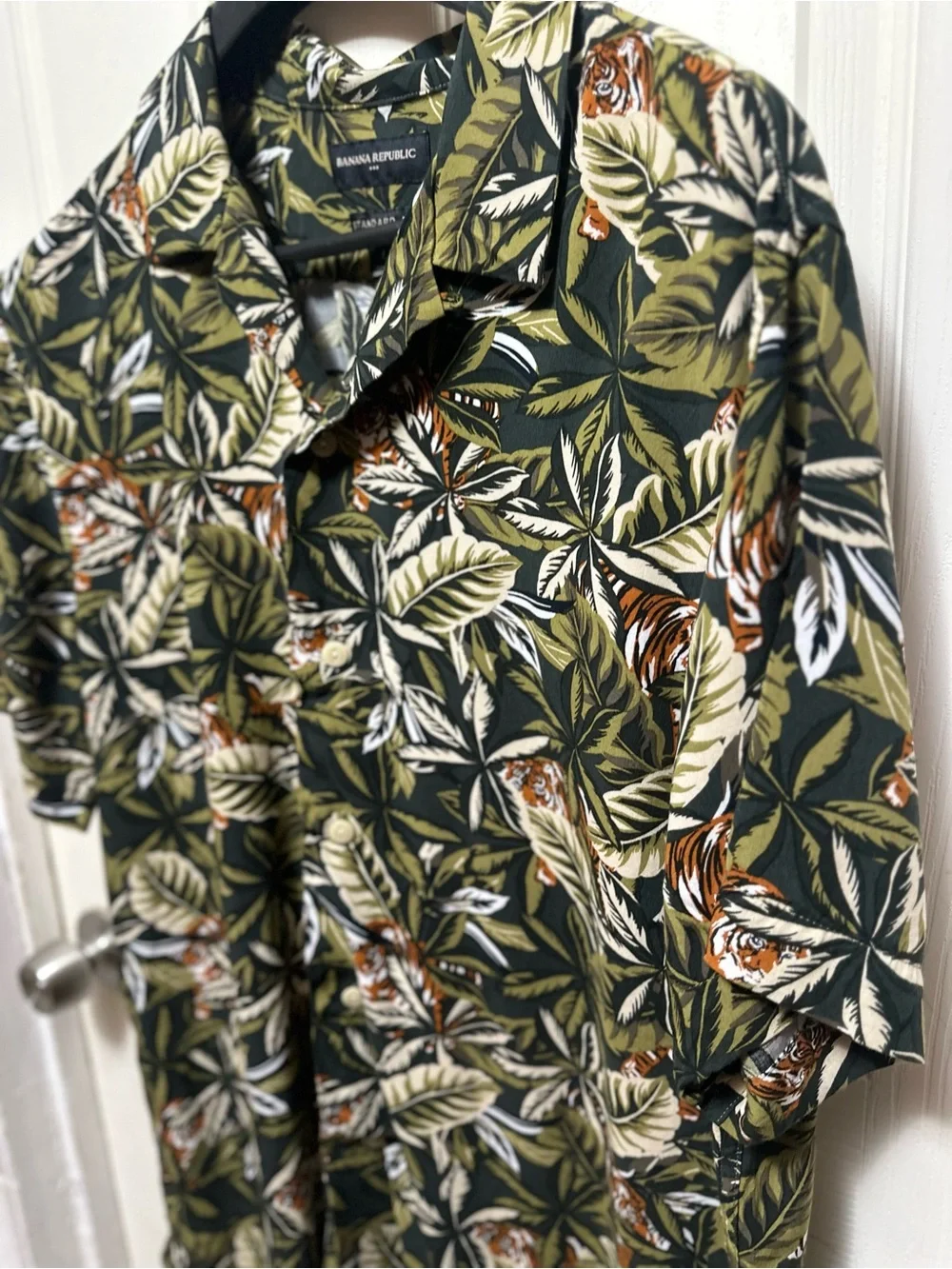 Banana Republic Olive Green Tropical Print Short-Sleeve Button-Down Size L